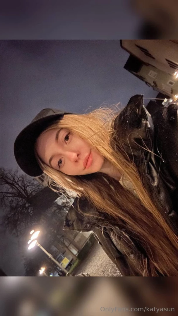 Will you take a walk with me through the night city 