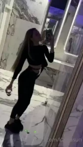 Can t get past the huge mirror