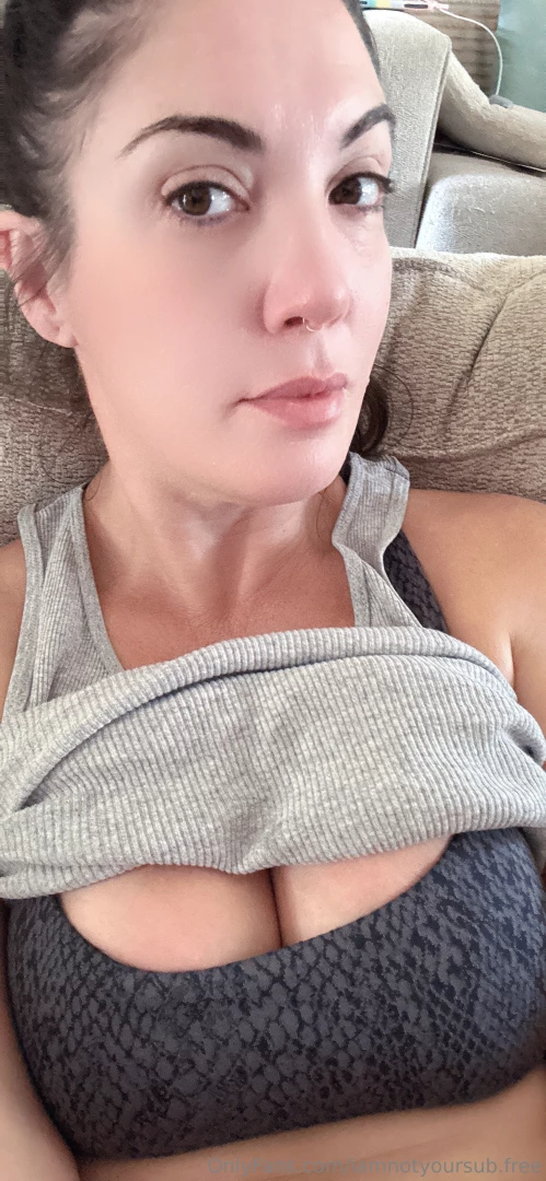 Momma s back home from the gym xoxo check your dms for the naughty 