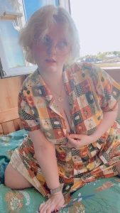 Just a cheeky little strip tease i did recently to start getting