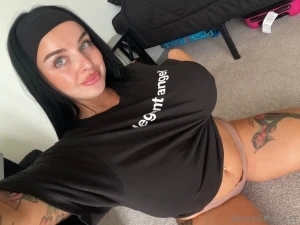 Just a reminder i look even better without clothes on