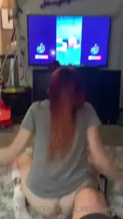 Just a white girl trying to twerk 