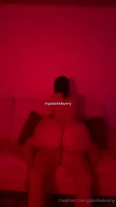 Mi vecino me da muy rico espero les encante como me hace gemir como