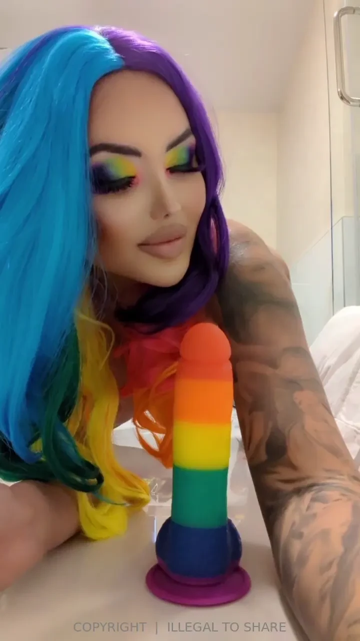 I finally conviced rainbow nympho to start her of page rainbownympho 
