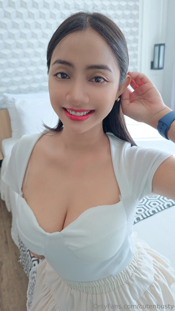 Wanna guess what s hiding under this smile 