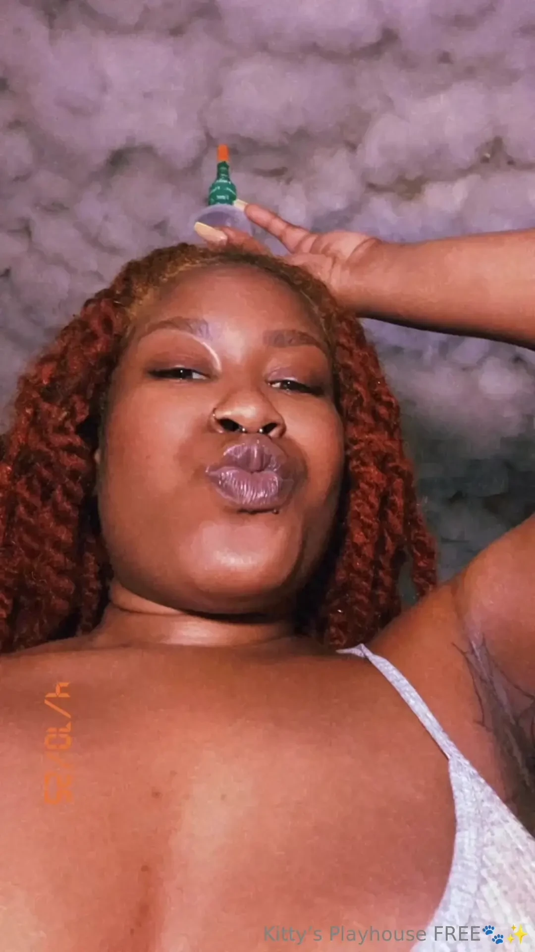 One clean booty a day gets to enjoy the anal play 