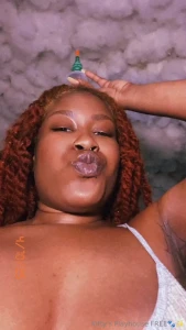 One clean booty a day gets to enjoy the anal play