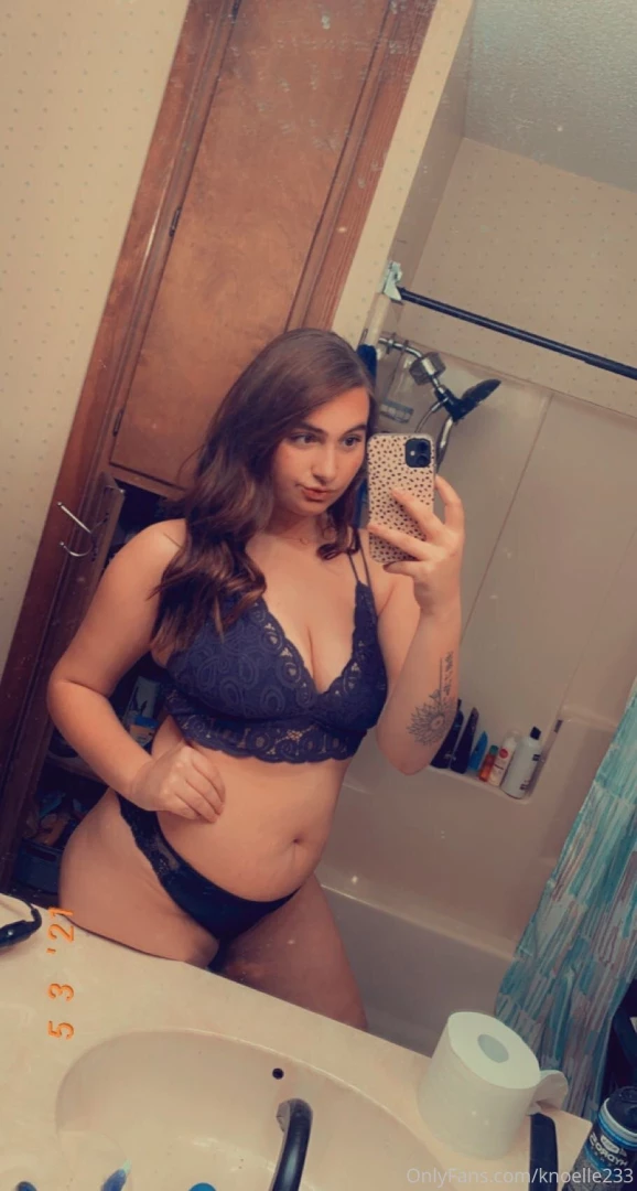 I m taking new pictures tonight in some sexy outfits let me know if 
