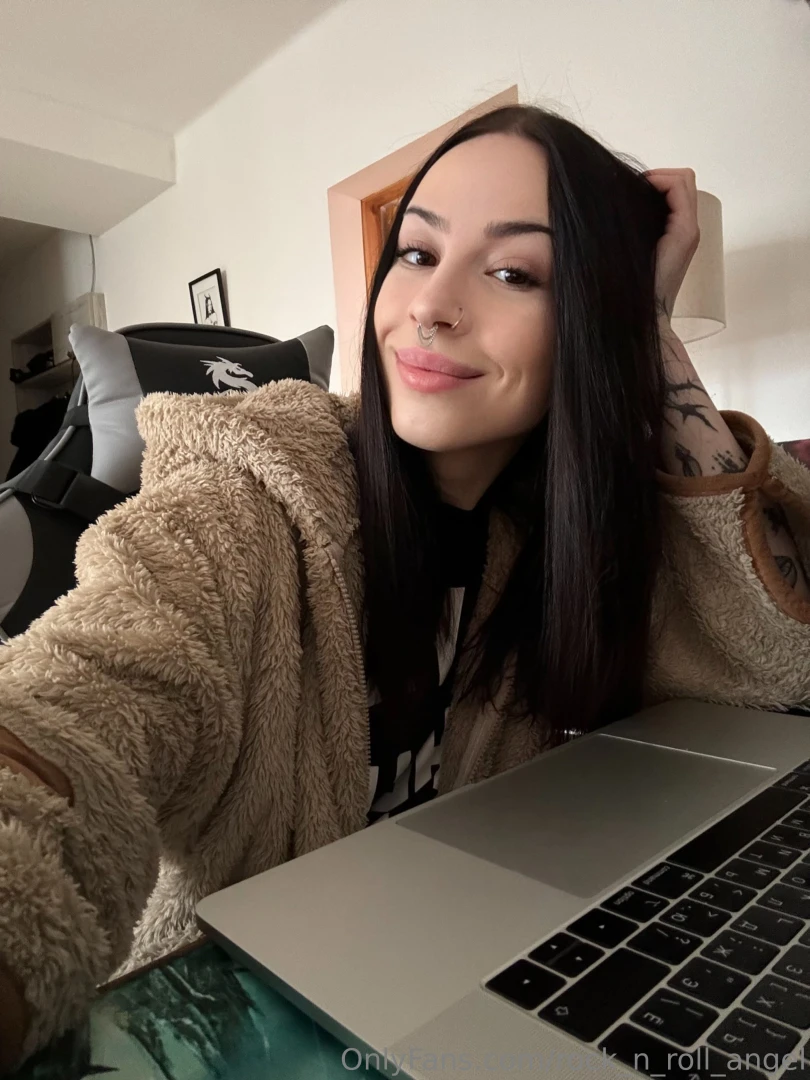 I wonder what is your favorite christmas movie can you advise me 