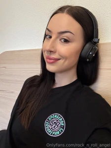 Headphones in world off the music hits differently when it s just me