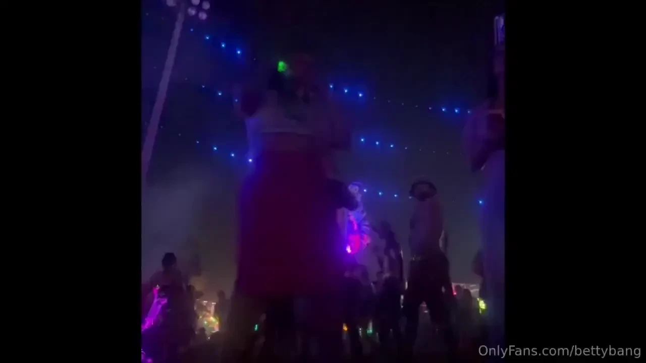 Little bit about me i love tech house house 808 