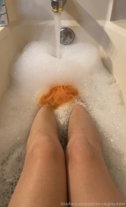 Scrub a dub dub come play in the tub