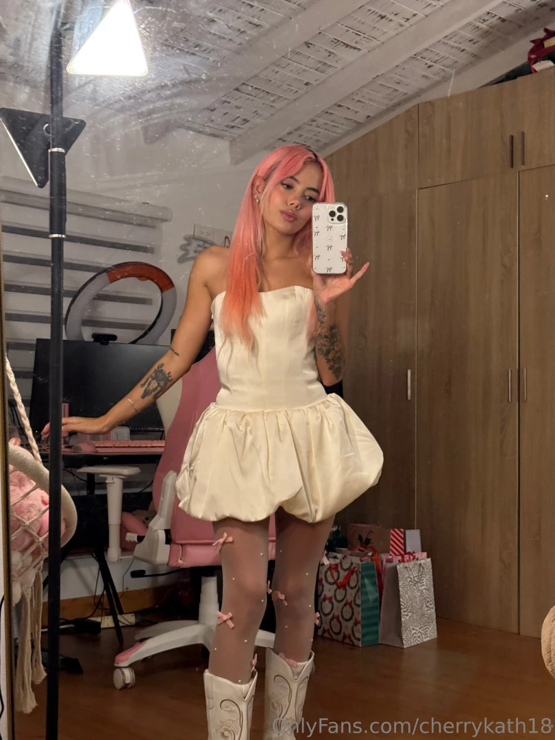 What should i wear for our valentine s date because we will have it 