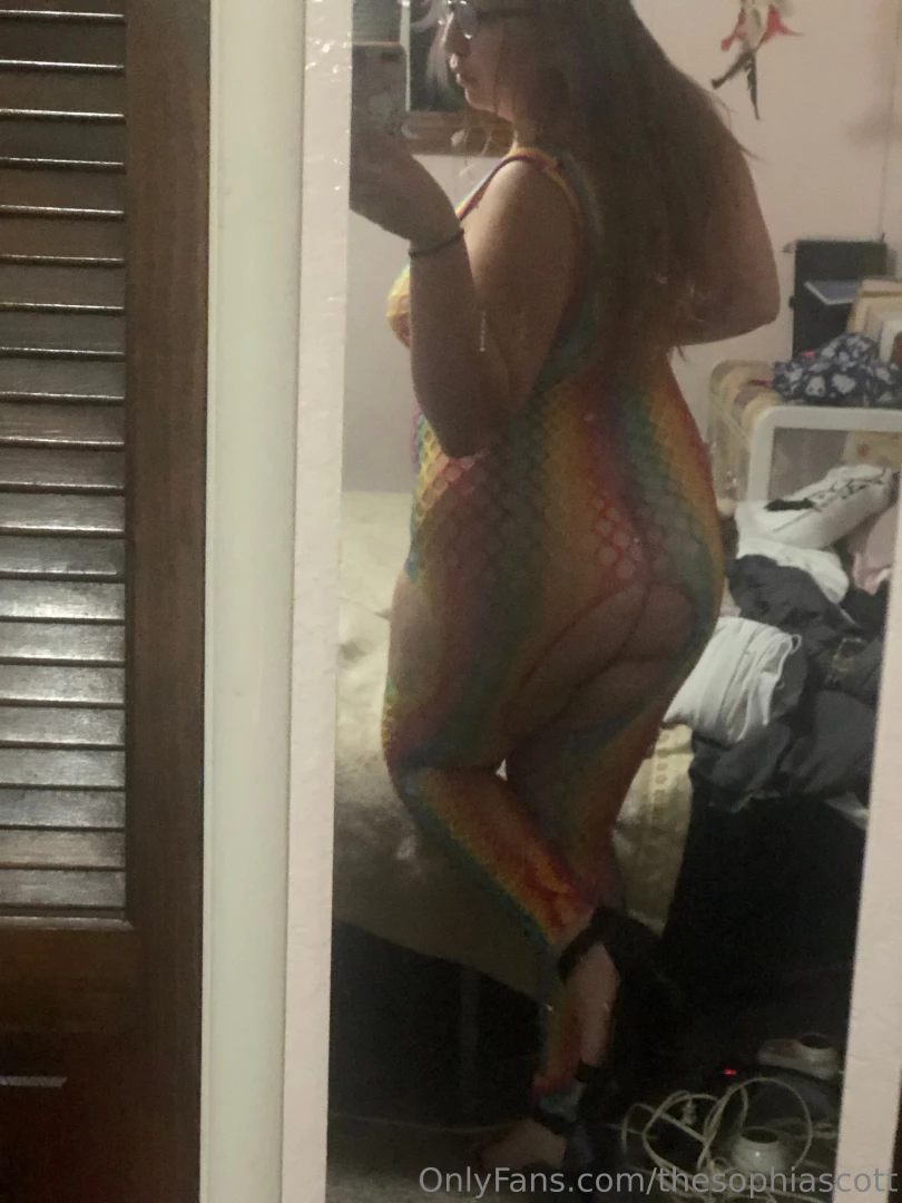 Subscribe to this gorgeous bisexual she does all kinds of content to 