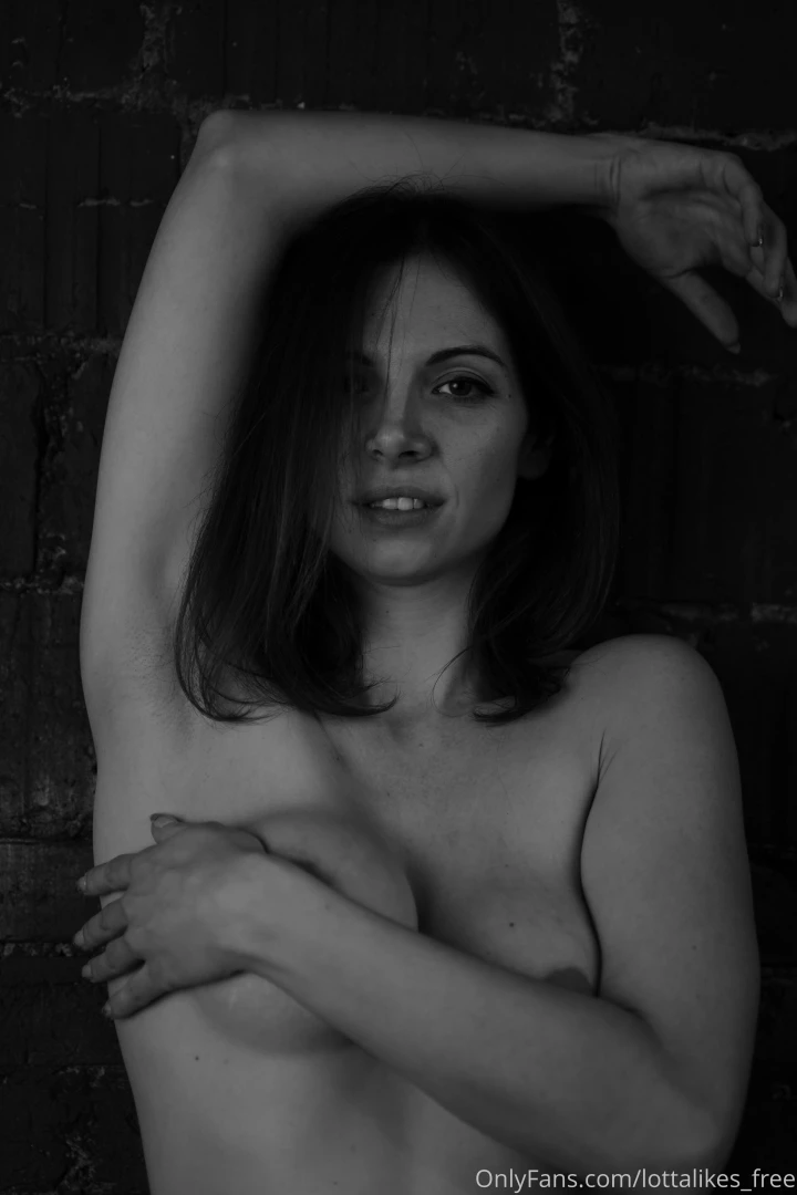 I had a very hot photo session and if you want to see all my secret 