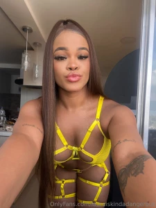 Lmaoooo the color is giving but the design is giving