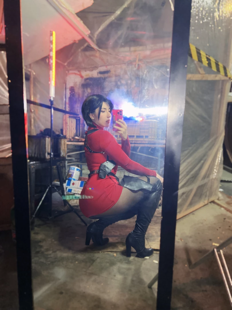 New cosplay alert ada wong from re4r 