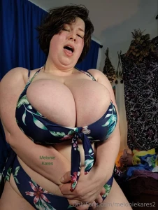 Come see the full bikini set plus some clips to come on my main page