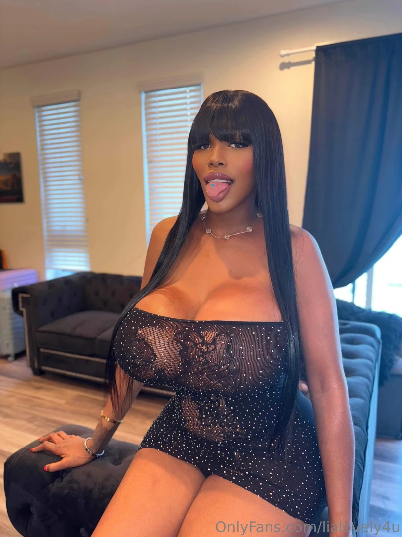 Custom naked 1 minute shoutout videos for only 50 send me a tip and i part 2 