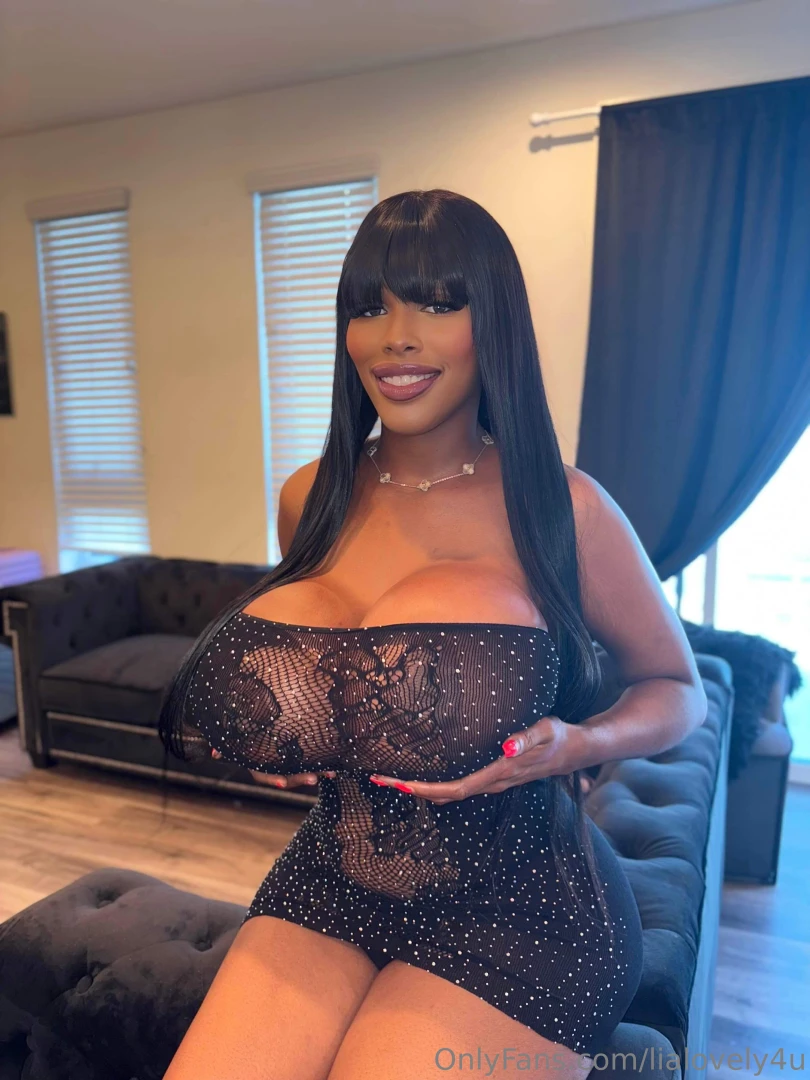 Custom naked 1 minute shoutout videos for only 50 send me a tip and i part 1 