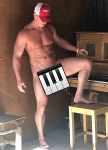 Playing the piano in the nude