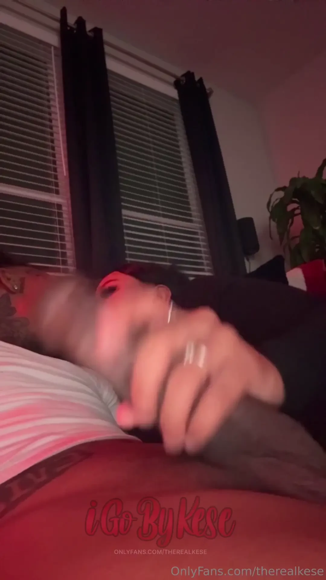 Stroke daddy dick while you kiss me 