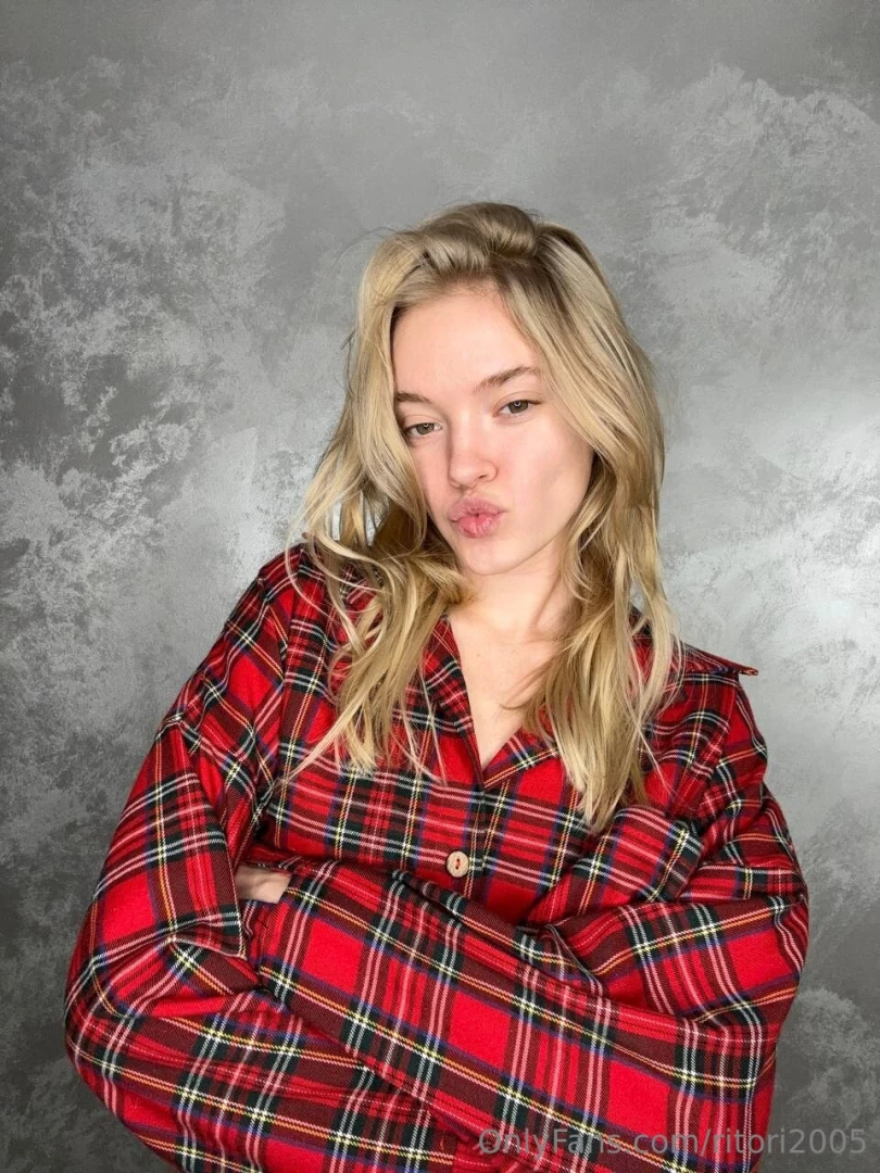 What s your most erotic fantasy involving me text me what is it 