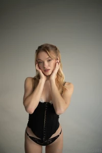 I so love taking and sharing studio pics with you i m sure you like