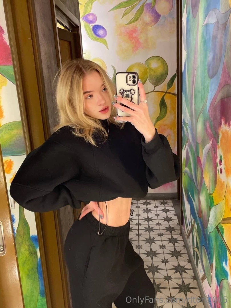 What s the first thing that pops into your head when you look at me part 1 