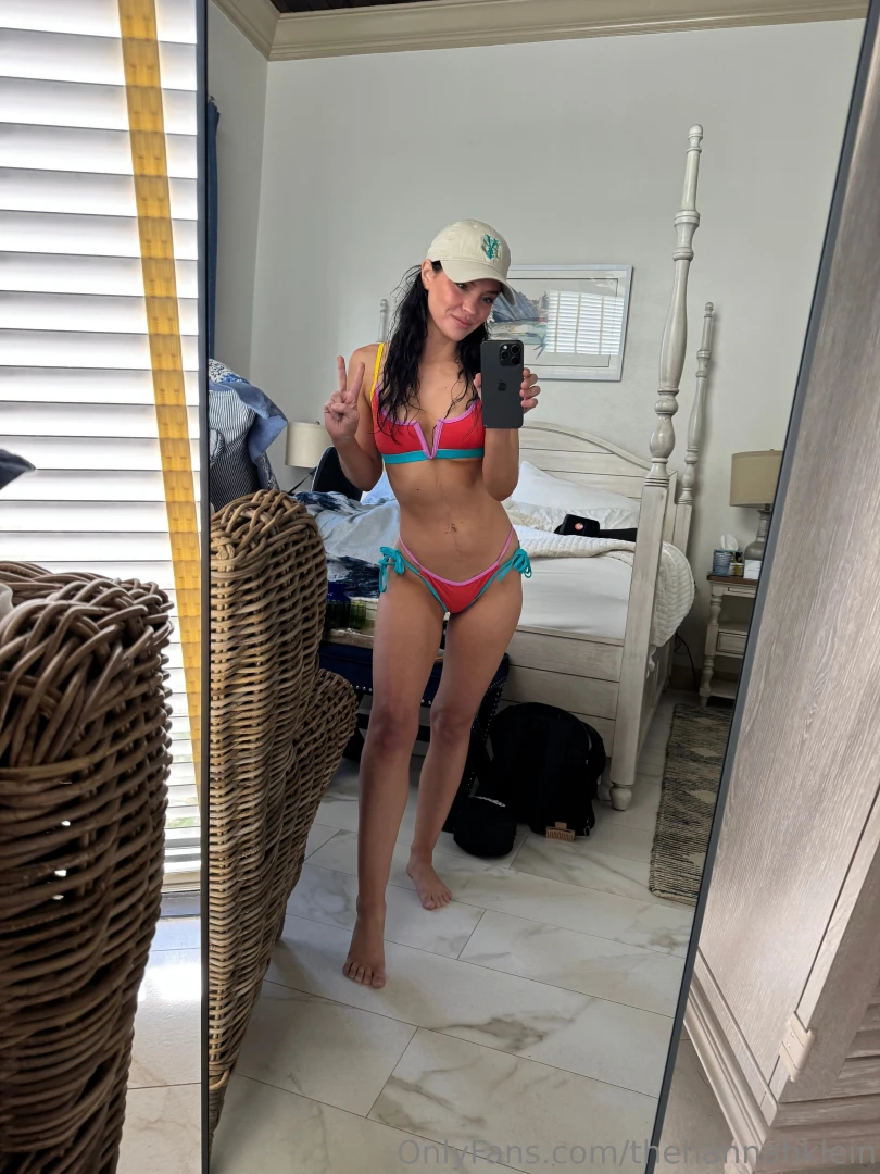 Bikini weather but i might need help with my sunscreen 