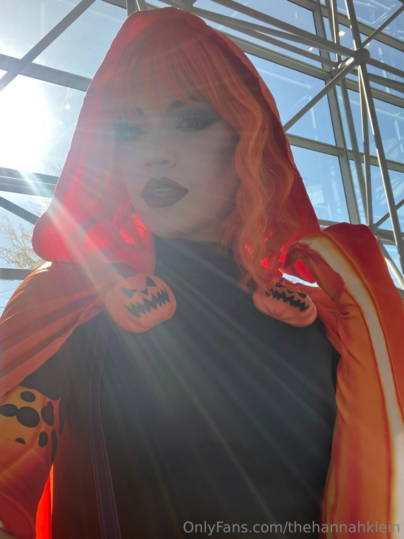 Behind the scenes at nycc what do you think of hallow s eve 