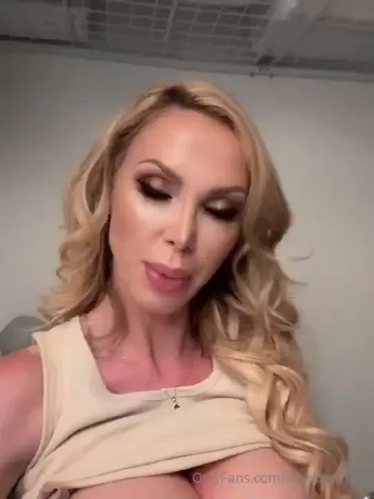 New garage solo fuck baby i m feeling adventurous i can hear ppl 