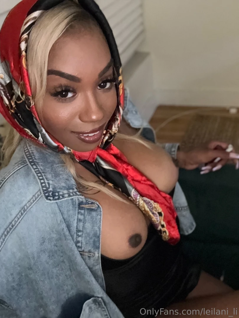 Boobs this good shouldn t be ignored did you notice them 