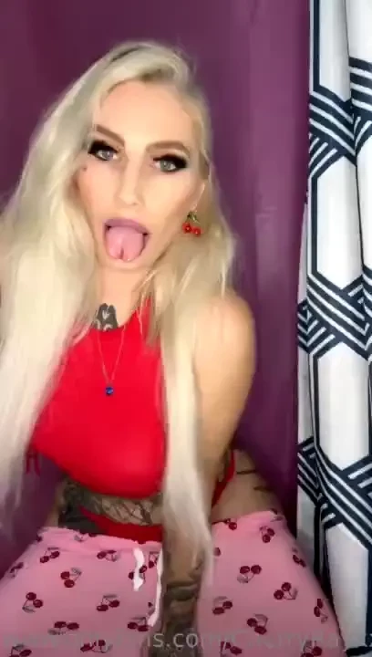 My face when i see a hot cock i imagine in my tight pussy 