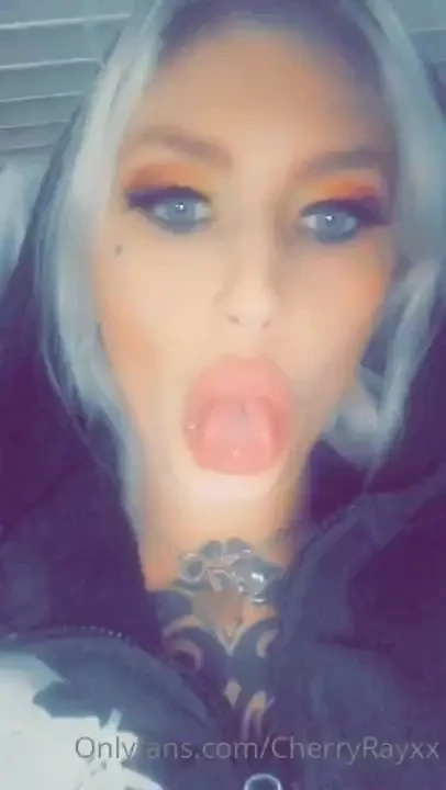 My tongues can do tricks on pussy and cock l 