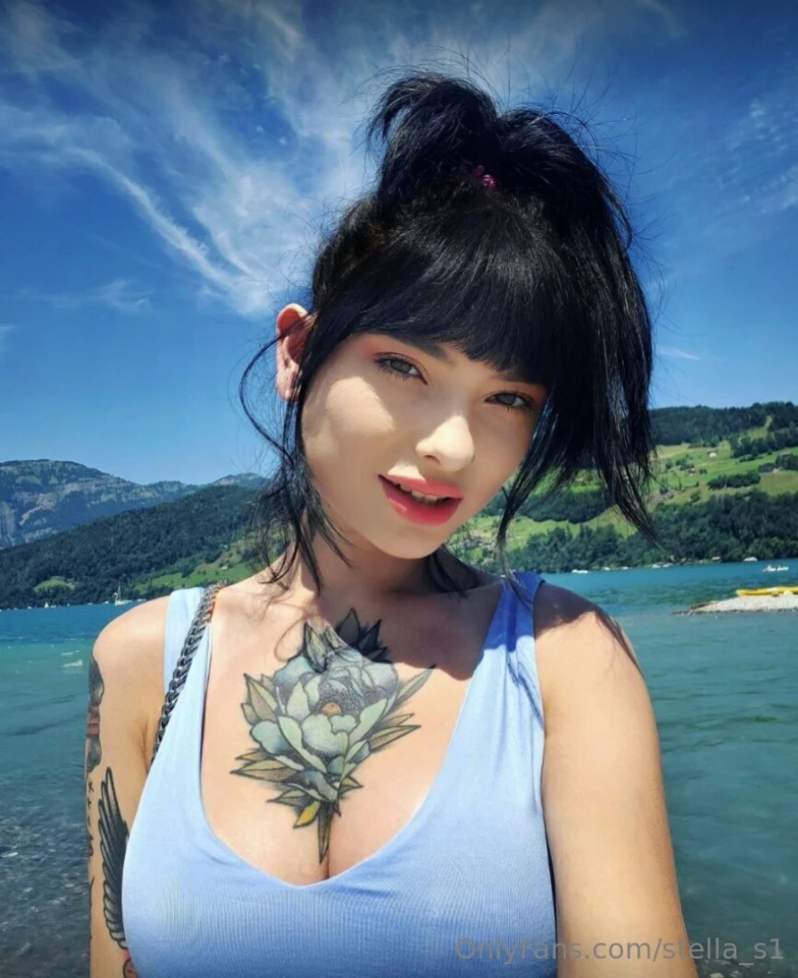 Always online stella_simpson how sexy is my best friend stella_simpson part 1 