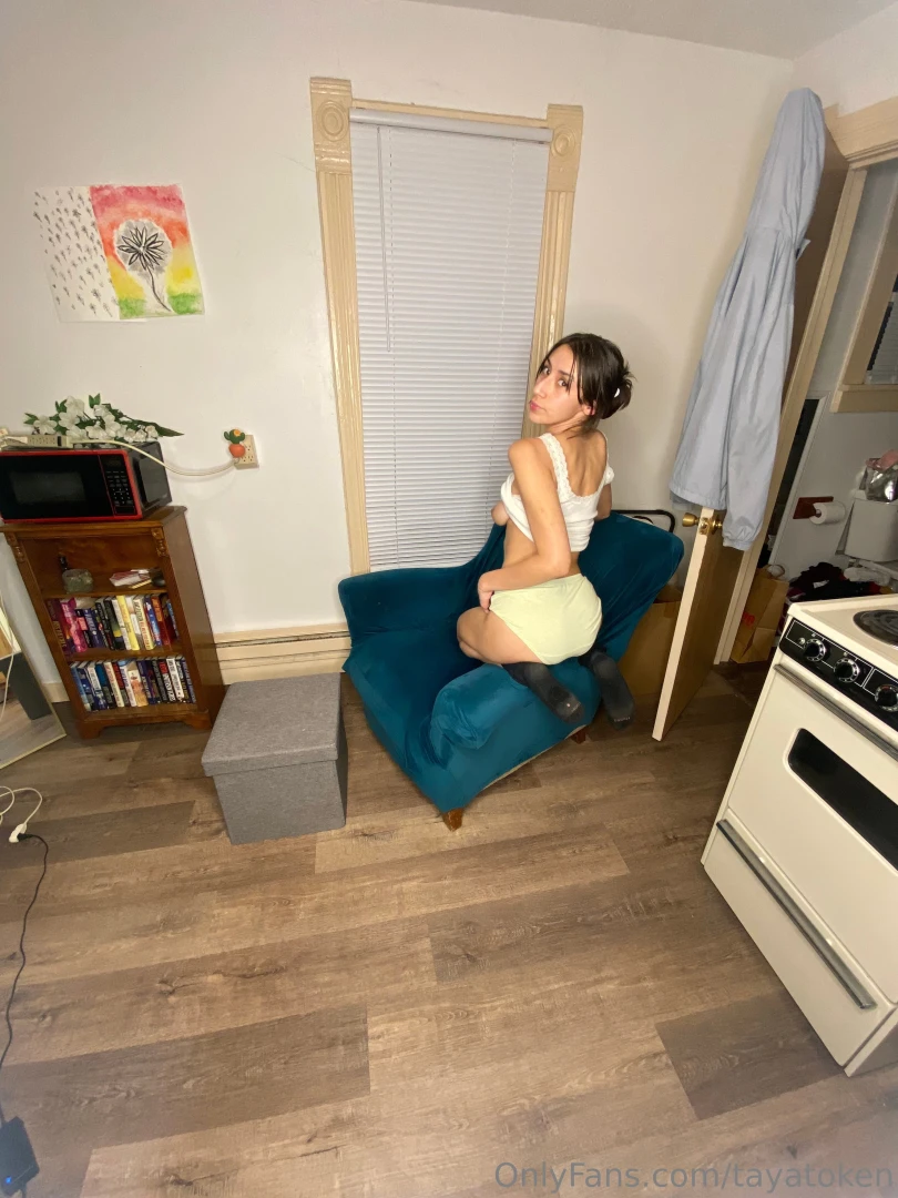 I m pocket sized baby just imagine how tight this pussy is i know you 