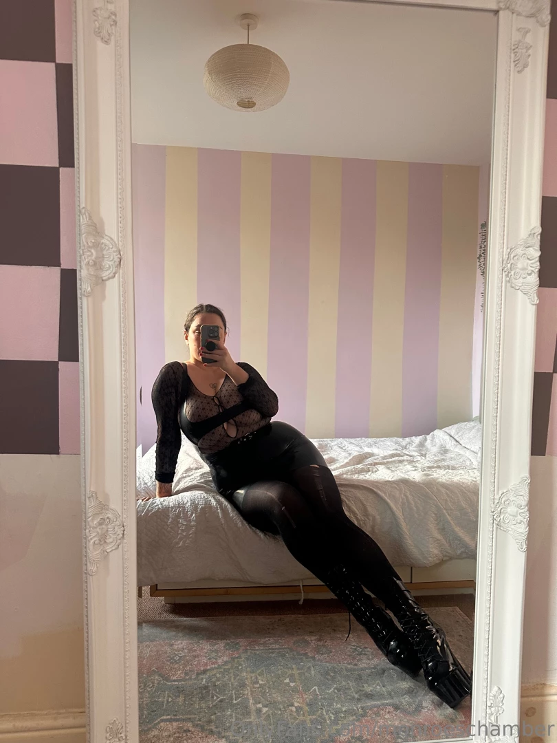 I absolutely love my figure in these pictures kiss my boots up my 