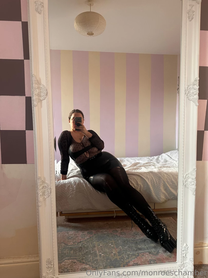 I absolutely love my figure in these pictures kiss my boots up my part 4 