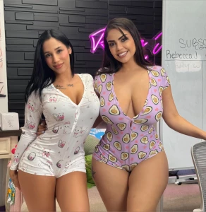 Join ariraee to be part of my freaky friday vip live it starts at 10pm part 2