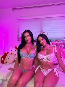 Live show with dessiedesiresxoxo thursday june 26 at 7pm est 9pm pst