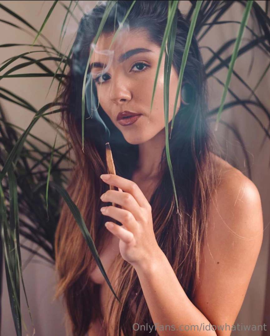 Get stoned wanna get boned dm me 