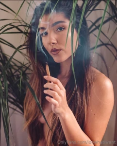 Get stoned wanna get boned dm me