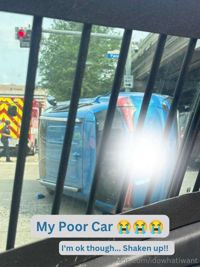 Ugh i was so ready to do my live then this asshole ran a red light and 