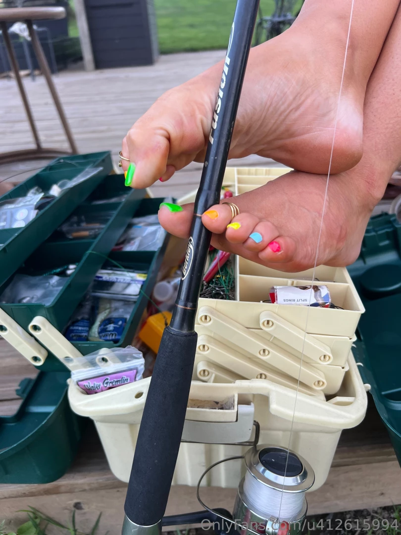 Trying to lure you in with my toes 