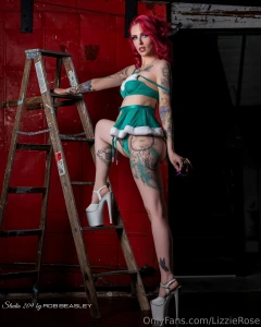 Make sure to sub to lizzierose and dont miss my live show tonight part 3