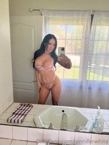 Am i the hottest milf in town