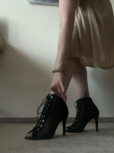 3 minutes of posing in such shoes see