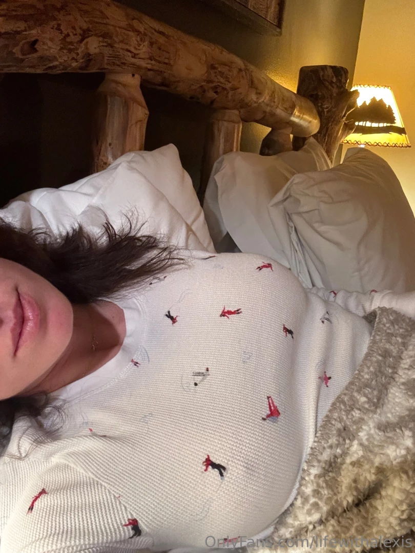 Some company would be nice but i gotta say i m loving this single 