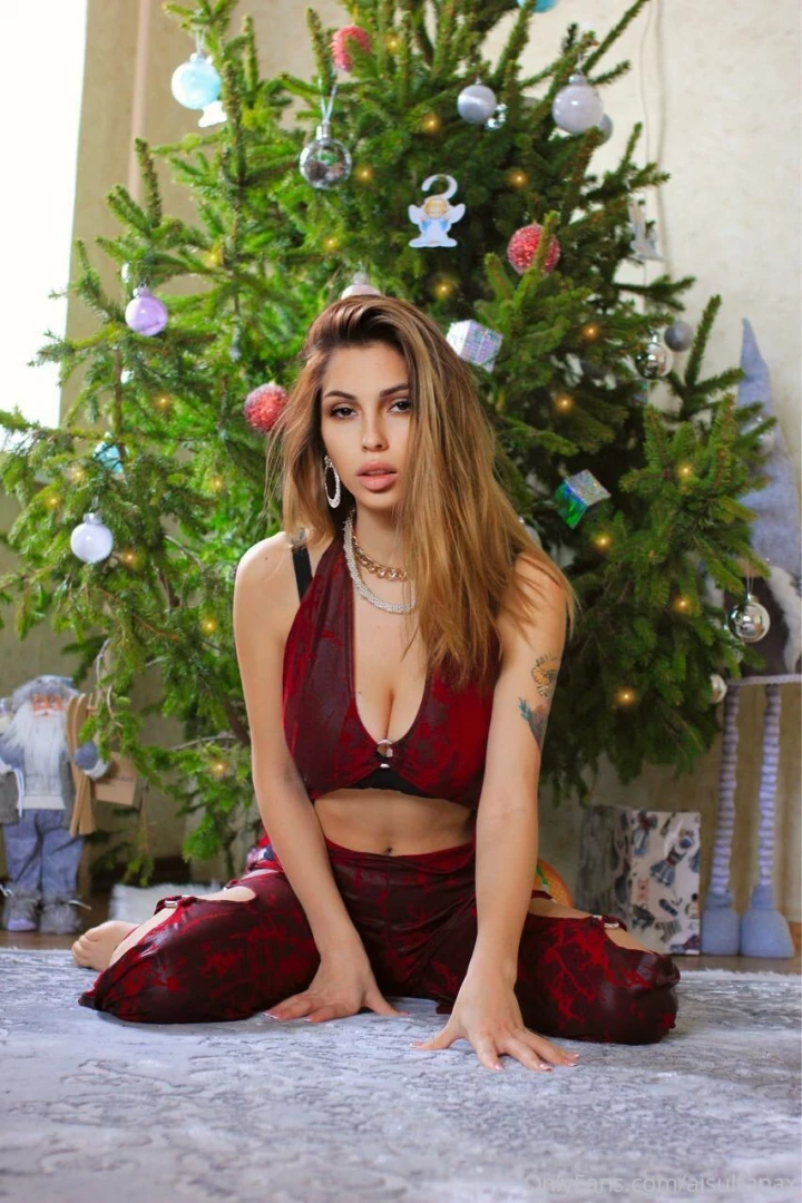 Have you taken a photo by the christmas tree yet 